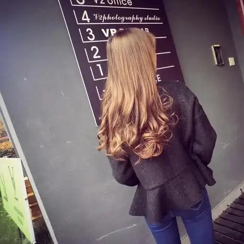 长 卷发.背影 女头像 by:李倩