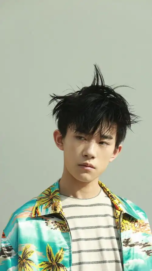 易烊千玺帅气写真