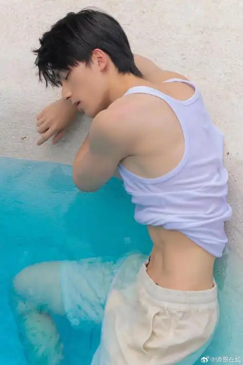 薄肌超话腹肌男大超话少年感超话喜欢白袜超话高颜值