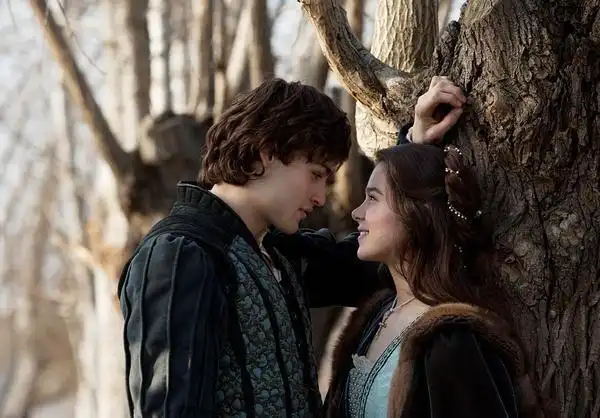 《罗密欧与朱丽叶》的现代诠释:赞美的背后,是女性主体的缺失