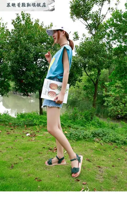 女生凉鞋平底初中学生简约复古松糕凉鞋少女孩高中生新款韩版沙滩港味