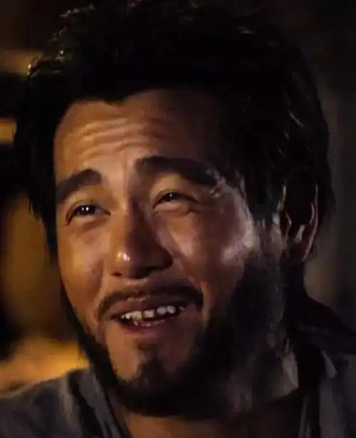 彭于晏沙滩照,身材走样变油腻大叔,70岁母亲美得不像话