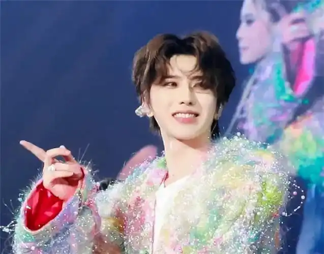 蔡徐坤节目停播,海报被撤,疑成为风险问题艺人,事业大受影响-腾讯新闻