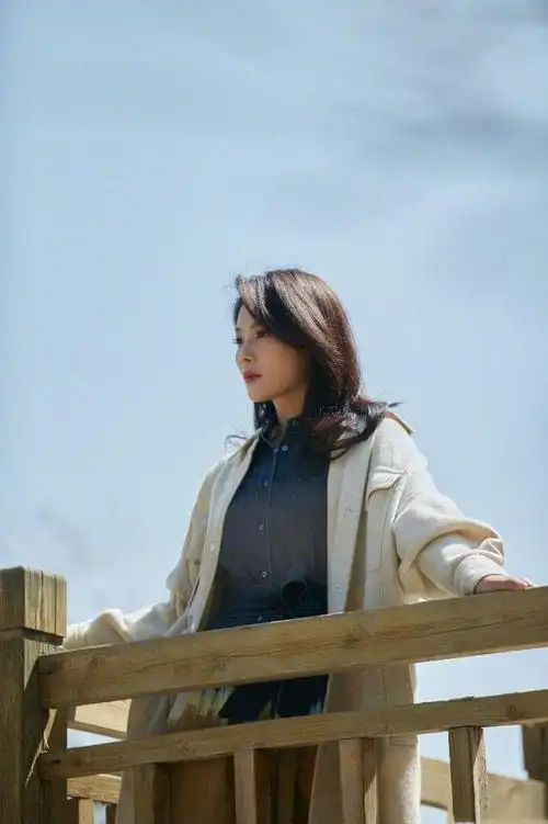 40刘涛青春范这么足一件牛仔晕染连衣裙搭卡通鞋自带减龄范