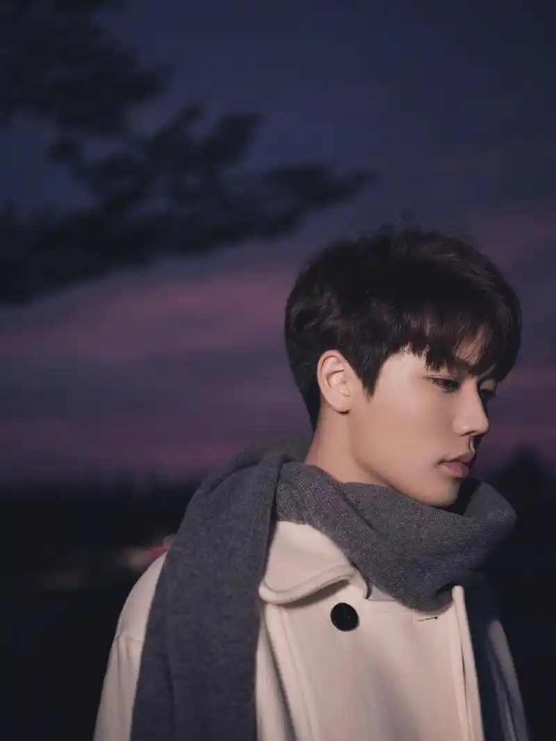 林彦俊初冬写真温暖上线 请查收冬日暖男的侧颜大片