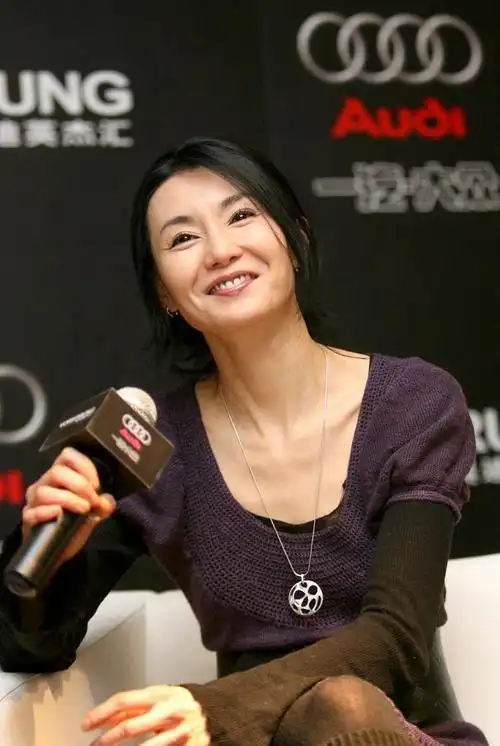 息影19年,纪实59岁张曼玉近况:不婚无子独居,网友:飒!