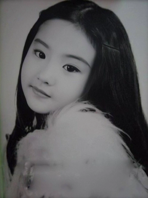 刘亦菲的古典美小脸与小时候婴儿胖脸相差甚远化了妆更加精致