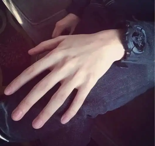 手好看的男生很加分(好久不见~>3 )