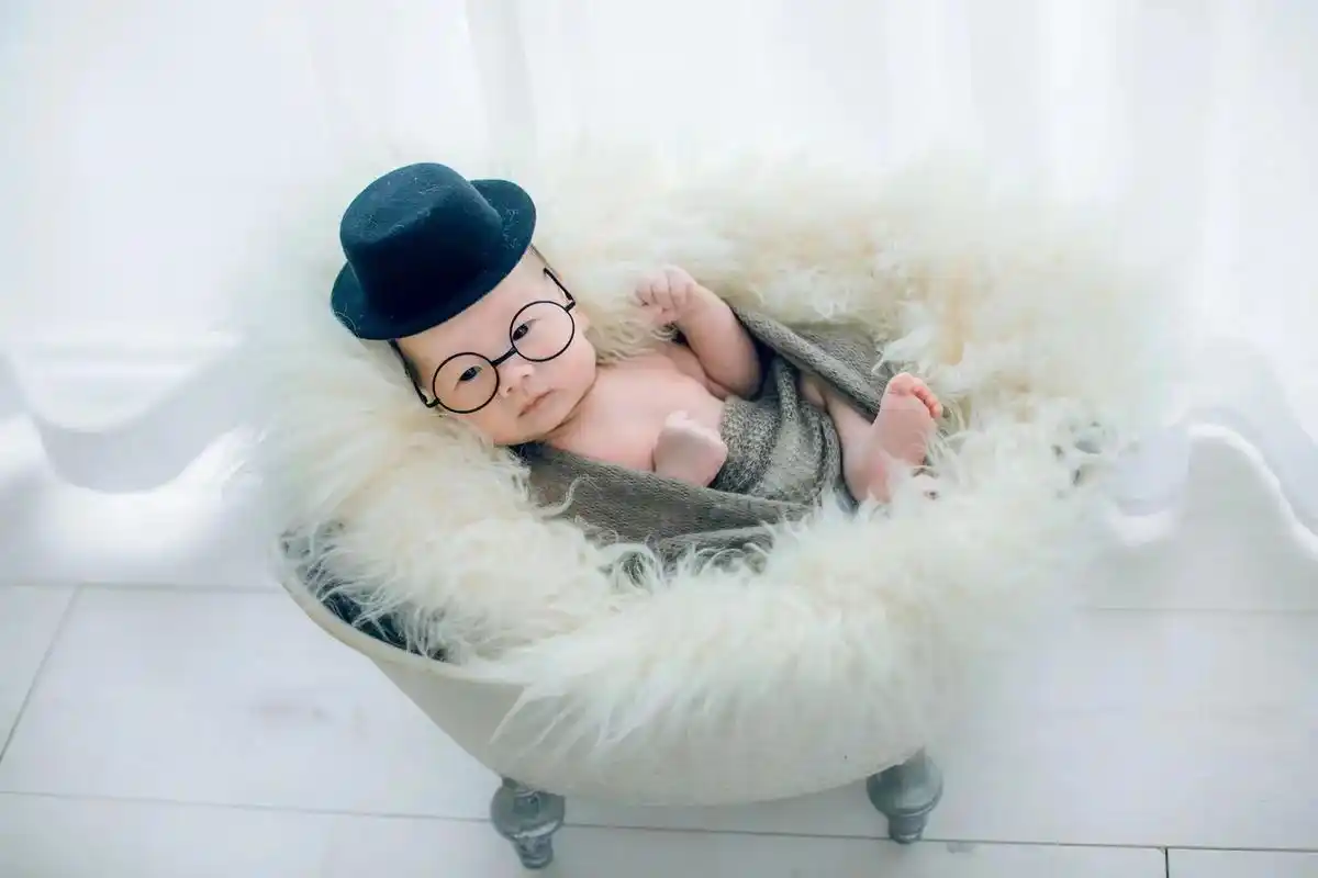 这个是小宝宝满月照片,现在的他一天比一天可爱 - 抖音