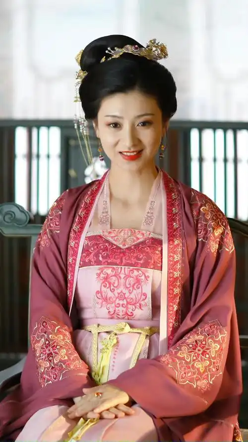 嘉南传何夫人斓曦