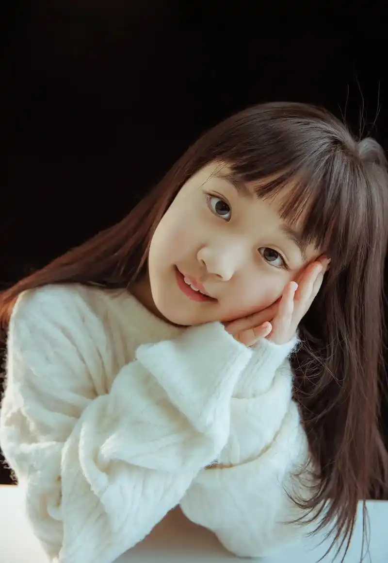 漂亮的妹妹.#儿童摄影 #超有镜头感的小女孩 #清纯甜美 # - 抖音