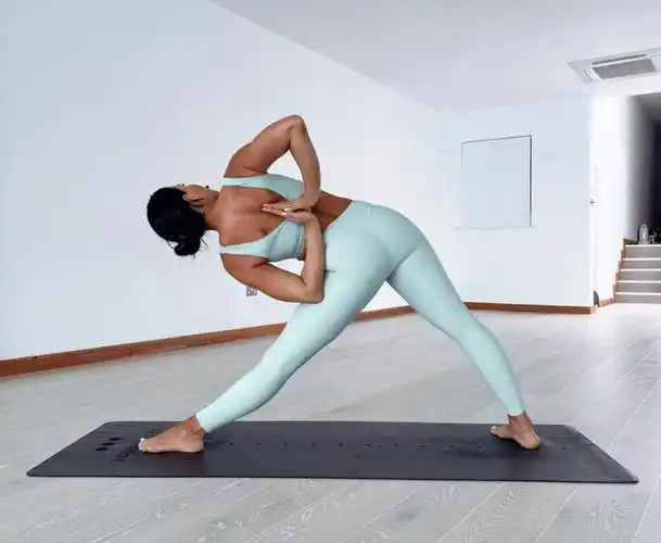 看似简单的瑜伽三角式,竟有6种变体,难度有点大!