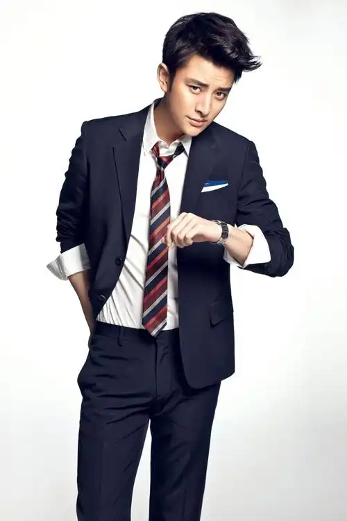 阳光男人贾乃亮拍摄写真 深情款款