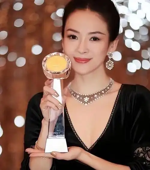 酱园弄杀青宴上章子怡哽咽感谢导演多年依然选择她主演