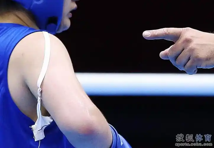 太猛太烈了!伦敦奥运会女子在比赛中胸罩脱落