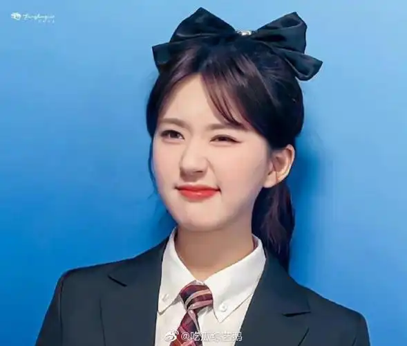 赵露思16岁证件照