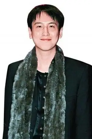 港版花泽类汤珈铖微博引围观集邮少奶奶