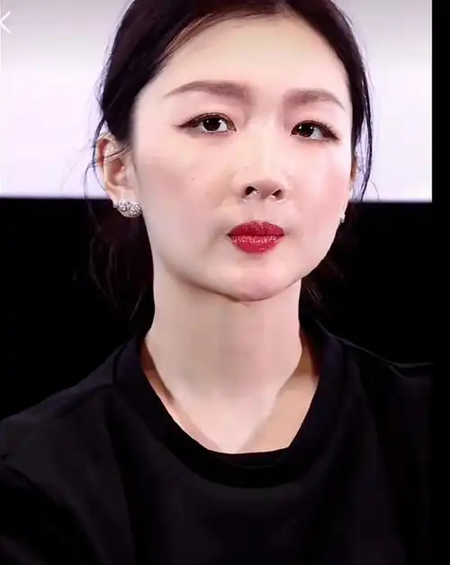 黄晓明被小三逼婚?周冬雨承认分手?某男星撩小花失败?