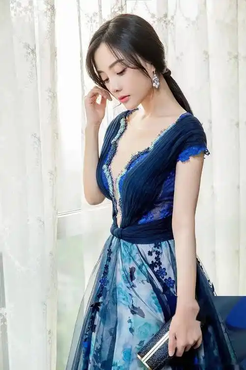 女神归来37岁的李小璐,美貌与才华并存,写真集让人心动不已!