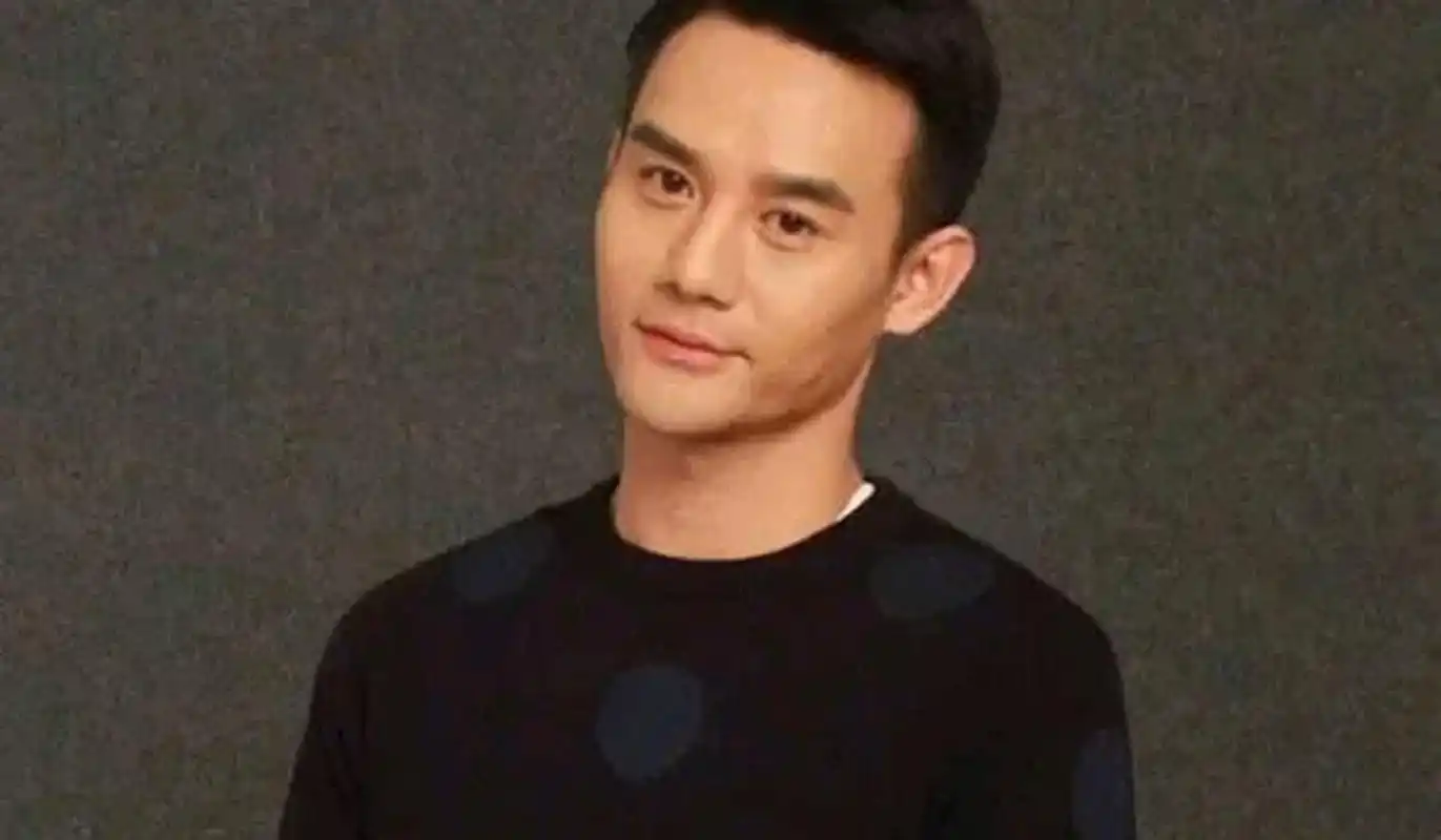 王凯终于官宣了新恋情(王凯旗下男星公开婚情)    12月10日,王凯旗下