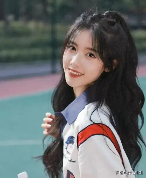 八字刘海配马尾图片3