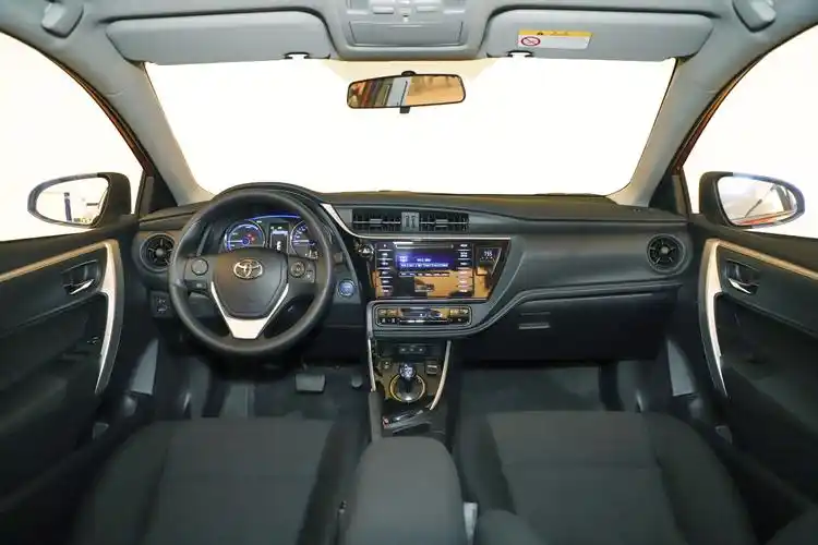 2019款 雷凌 双擎e  1.8ph gs 精英版内饰