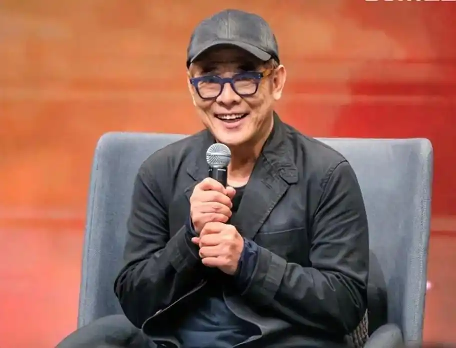 60岁李连杰近照苍老认不出,晚年被病痛折磨,身家亿万定居国外_腾讯