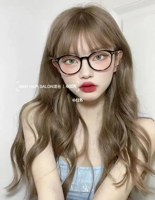 浅奶茶亚麻色 发色推荐