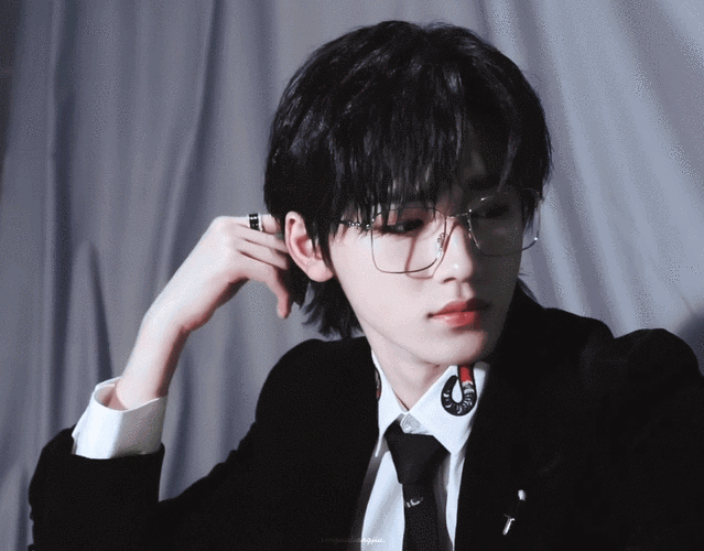 宋亚轩动图 - 堆糖,美图壁纸兴趣社区