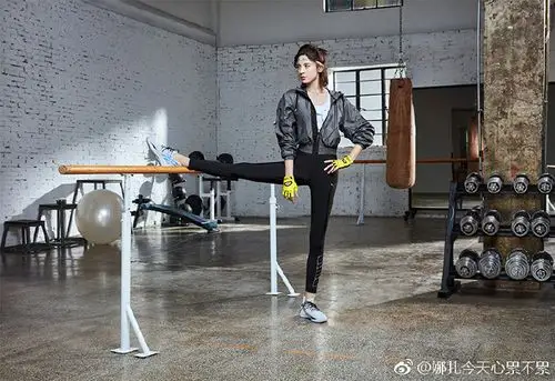 古力娜扎[超话]# [赞啊] #娜扎puma大中华.