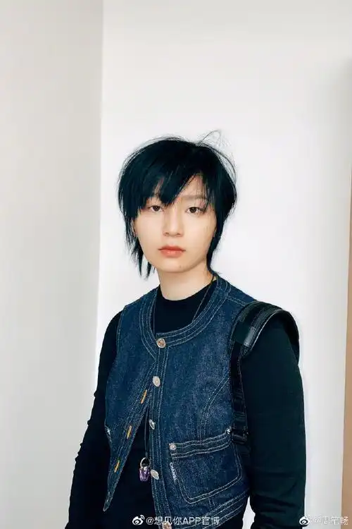 周笔畅素颜自拍