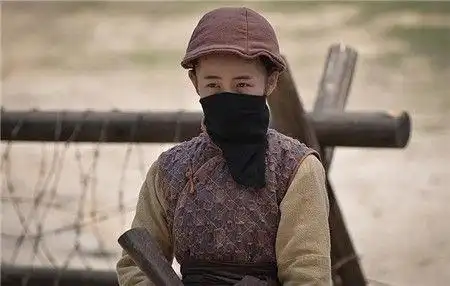 《面具侠》横店热拍 张子枫首次挑战侠女