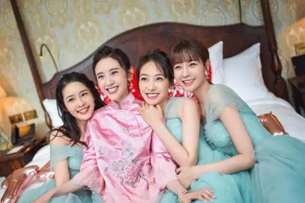 明星最美伴娘团 你pick哪一个?