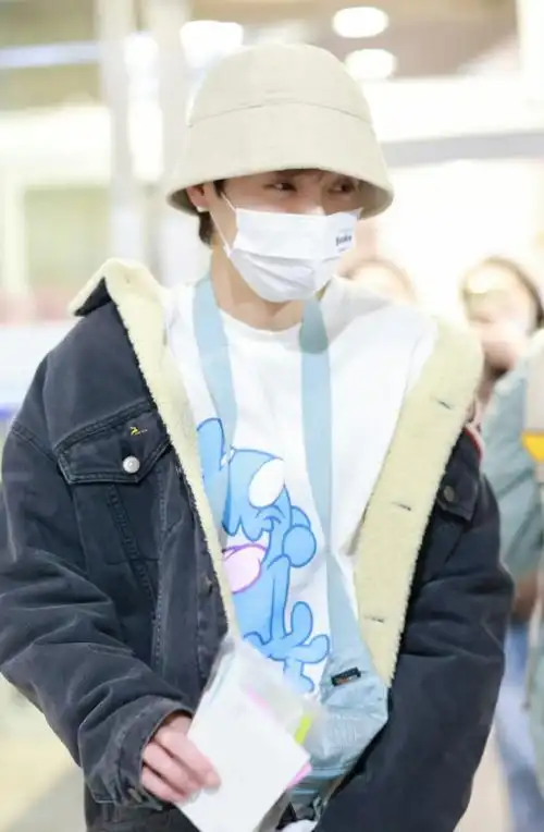 坐飞机偶遇鹿晗##鹿晗