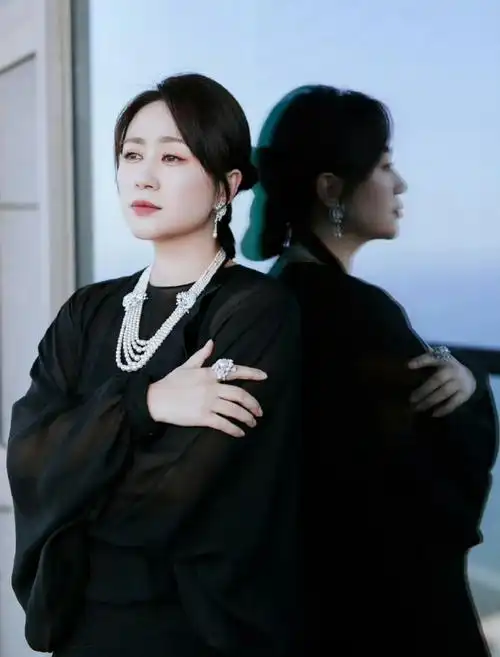 马丽影史首位票房破200亿女主演#@演员马丽凭借新片《抓娃娃》成为