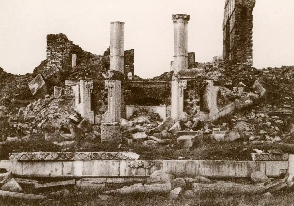 惊呆的背后      有网友公布了公园的编制,颐和园有带编人员1190人,离