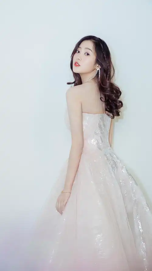 王梓薇性感气质写真图片手机壁纸