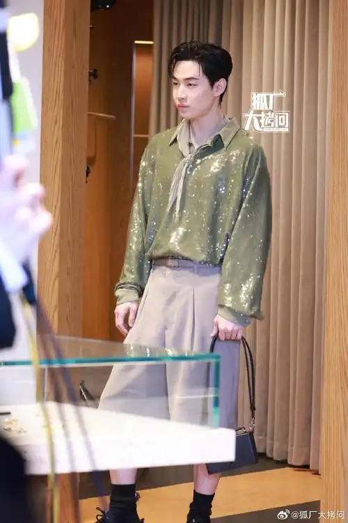 刘宪华绿色亮片衬衫