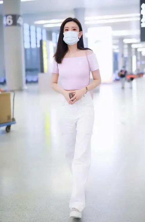 白色阔腿裤搭配上衣图片(夏天怎么少得了白色阔腿裤) - 赤虎壹号