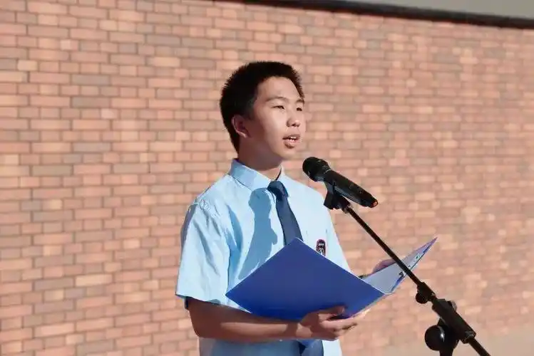 勇攀科技高峰,励志科技强国 | 石家庄二中举行主题升旗仪式暨4月份