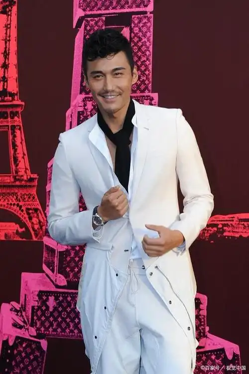 胡兵官宣恋情引热议,称与陪伴30年的ta结婚,网友猜测对方是男性