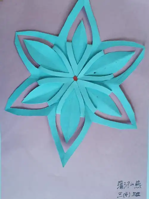 托里县第一小学开展数学实践活动----美丽的轴对称图形