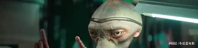 二,本片的主角外星人奇卡是由徐峥和邓菲共同出演的,徐峥通过面部捕捉