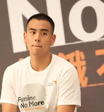 彭于晏发型盘点 卖萌耍帅造型百变