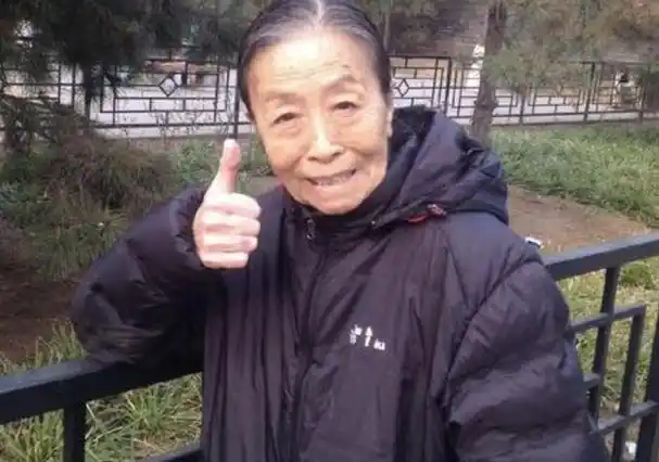 街头卖唱丈夫抛弃这8位女星晚年凄凉多位惨淡收场