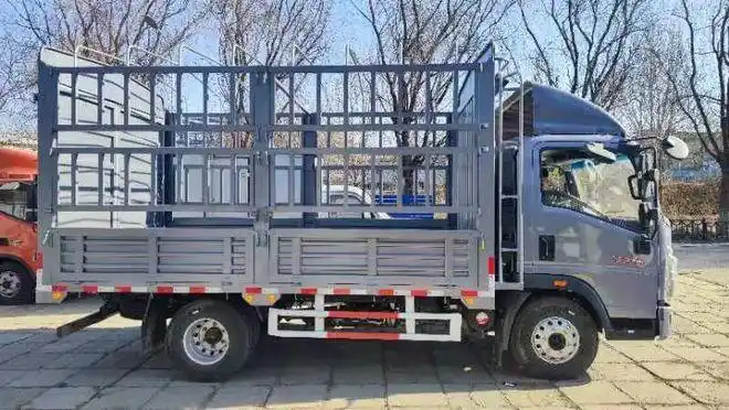 豪沃四米二货车高栏平板冷藏多少钱办齐分期