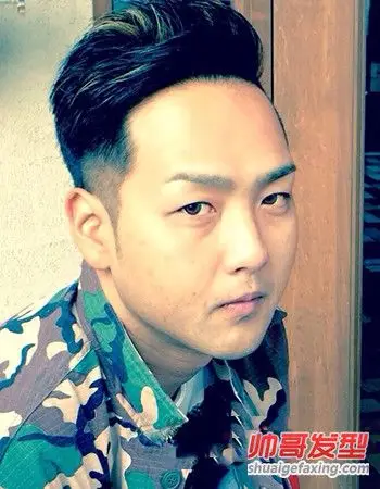 男生脸大适合什么发型大脸男生好看的短发图片4