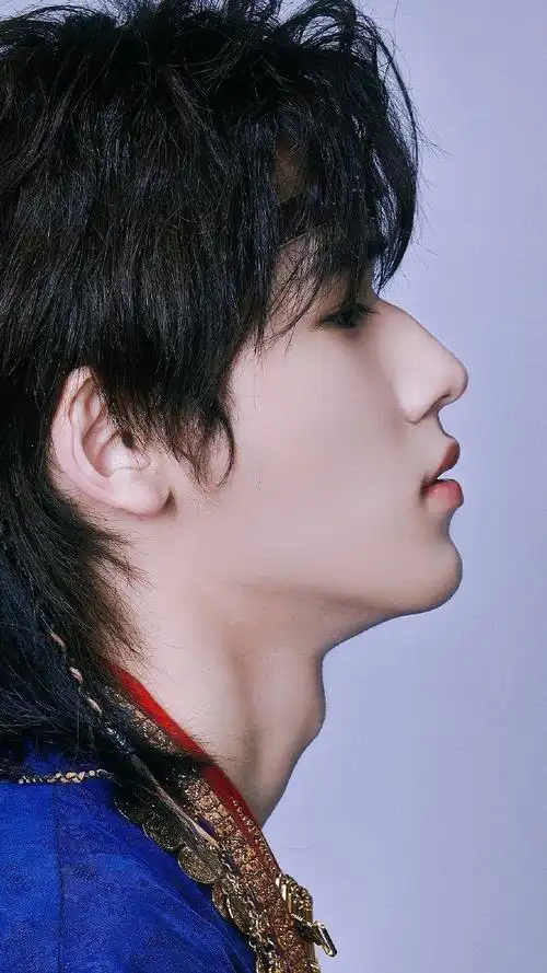 三百六十度无死角的美鼻 宋亚轩的颜值简直优越的难以形容 名品精致