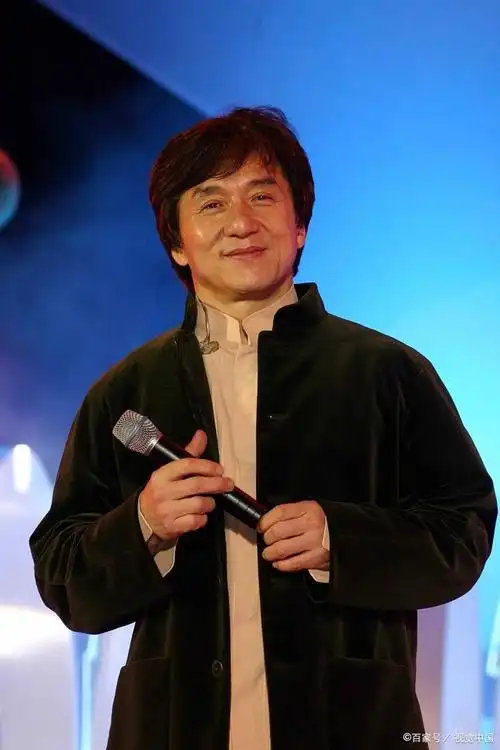 功夫巨星成龙(七律新韵)