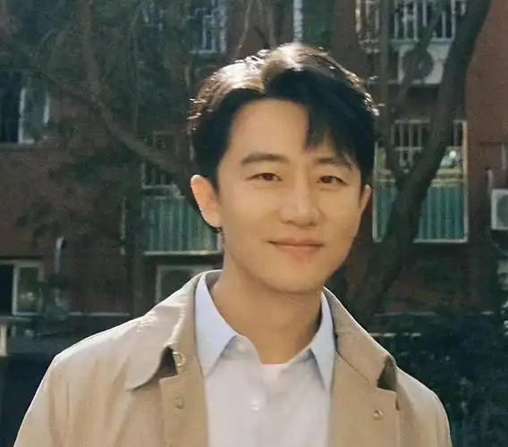 不演戏就"消失"的黄轩个人资料,是娱乐圈"独一无二"的存在